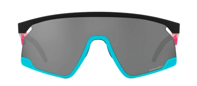 Shop Oakley Bxtr Oo9280-05 Shield Sunglasses In Grey