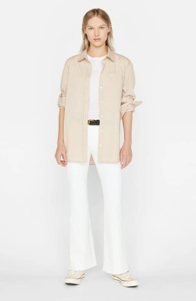 Shop Frame Le Easy Flare Jeans In Blanc