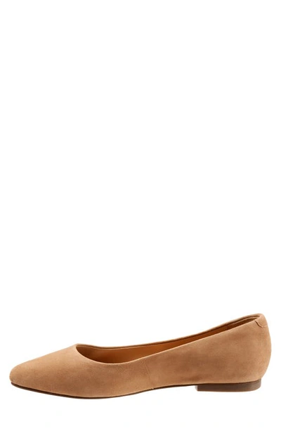 Trotters Estee Flat In Camel Suede