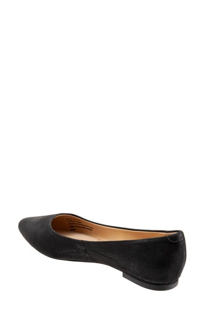 Trotters Estee Flat In Black Nubuck