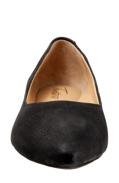 Trotters Estee Flat In Black Nubuck