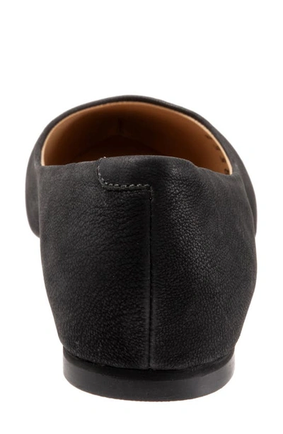 Trotters Estee Flat In Black Nubuck