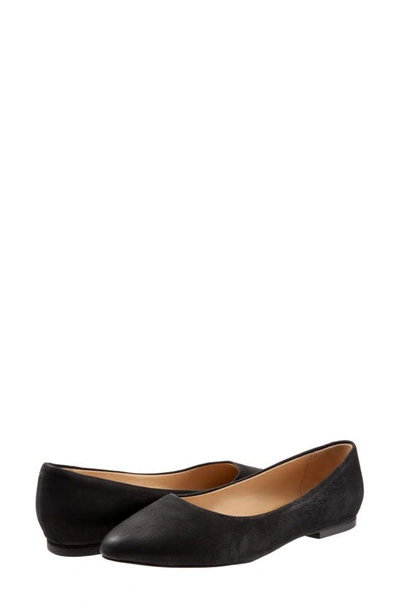 Trotters Estee Flat In Black Nubuck