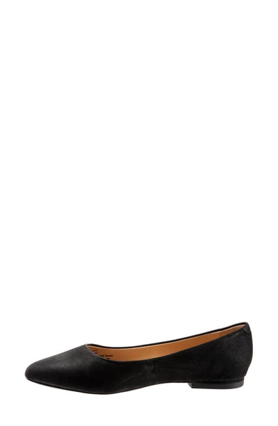 Trotters Estee Flat In Black Nubuck