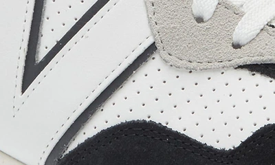New Balance Sneaker 327 In White/ Black/ Grey