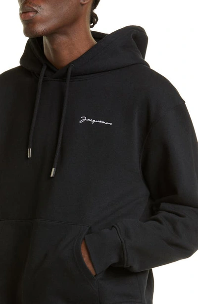 Shop Jacquemus Le Sweatshirt Brodé Embroidered Logo Organic Cotton Hoodie In 990 Black