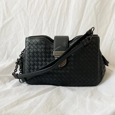 Black pre-owned Bottega Veneta intrecciato leather shoulder bag