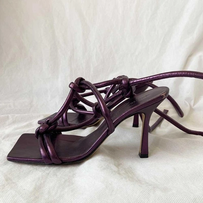 Pre-owned Bottega Veneta Metallic Purple Leather Knot Sandals, 38.5 In Used / 38.5 / Purple
