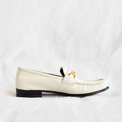 Pre-owned Gucci White Leather Loafer With Gold Chain, 36.5 In Default Title