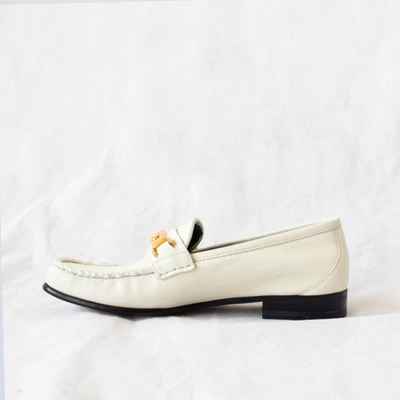 Pre-owned Gucci White Leather Loafer With Gold Chain, 36.5 In Default Title