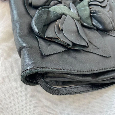 Pre-owned Valentino Garavani Valentino Black Leather Floral Applique Flap Bag In Used / M / Black