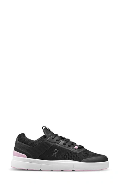 On The Roger Spin Court Sneaker In Black/ Zephyr