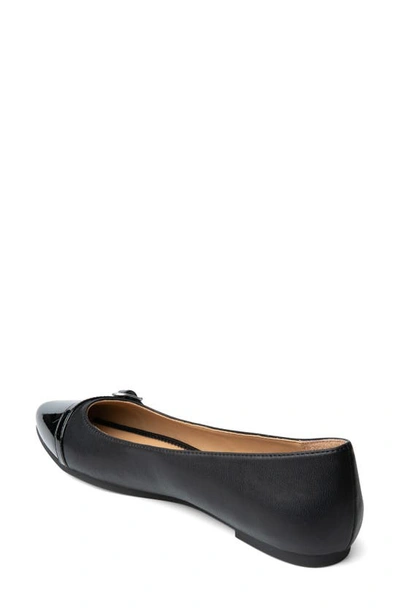 Me Too Aynslee Flat In Black