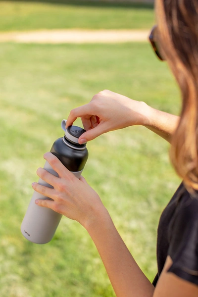 Lekue Insulated Bottle To Go, 16.9-ounce, Gray In Grey