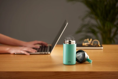 Lekue Insulated Bottle To Go, 10-ounce, Turquoise In Blue