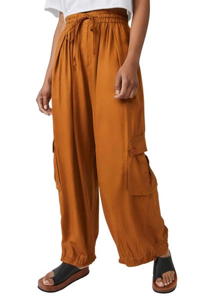 Palash Solid Cargo Pants In Gold