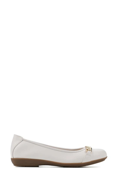Cliffs By White Mountain White Mountain Charmed Flat In Cream/ Smooth