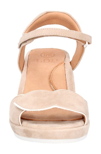 L'amour Des Pieds Mandora Wedge Sandal In Taupe/ White