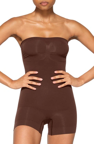 Skims Seamless Sculpt Strapless Shaper Bodysuit In Cocoa