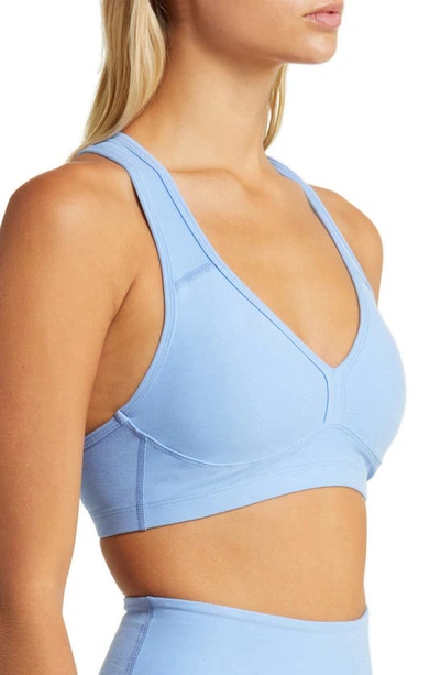 Beyond Yoga Lift Your Spirit Sports Bra In Flower Blue Heather