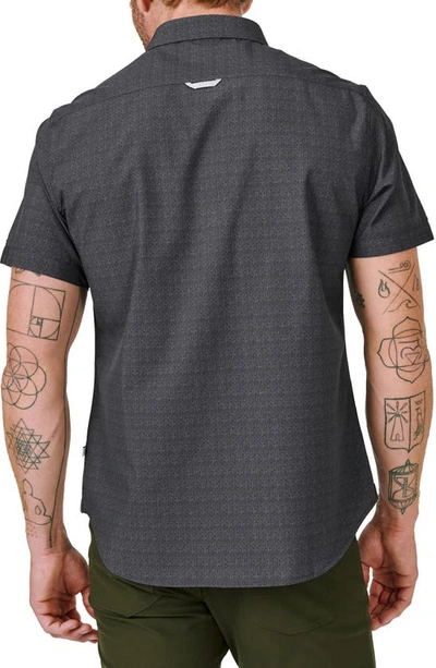 7 Diamonds Monti Geo Print Short Sleeve Performance Button-up Shirt In Charcoal