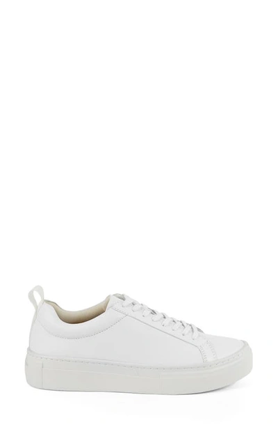 Shop Vagabond Shoemakers Zoe Platform Sneaker In White