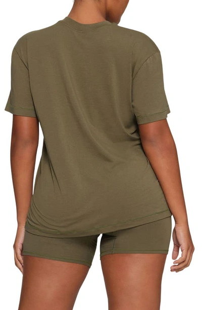 Shop Skims Boyfriend T-shirt In Army