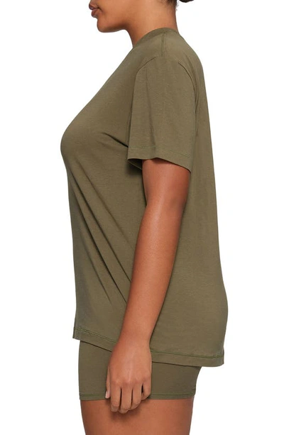 Shop Skims Boyfriend T-shirt In Army