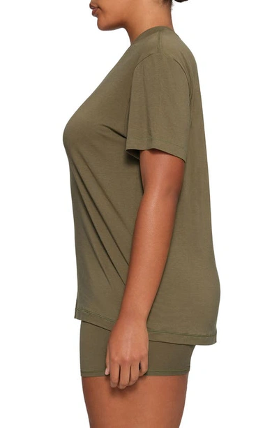 Shop Skims Boyfriend T-shirt In Army