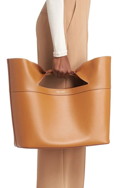 Shop Alexander Mcqueen The Medium Bow Leather Tote In 2002 Tan