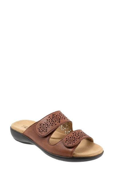 Shop Trotters Ruthie Sandal In Luggage Leather