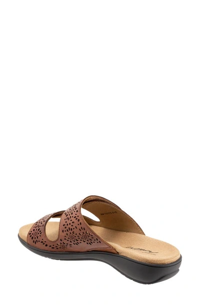 Shop Trotters Ruthie Sandal In Luggage Leather
