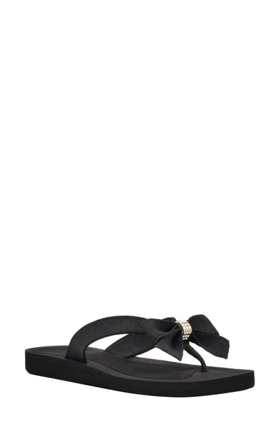 Shop Guess Tuta Flip Flop In Black