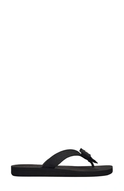 Shop Guess Tuta Flip Flop In Black