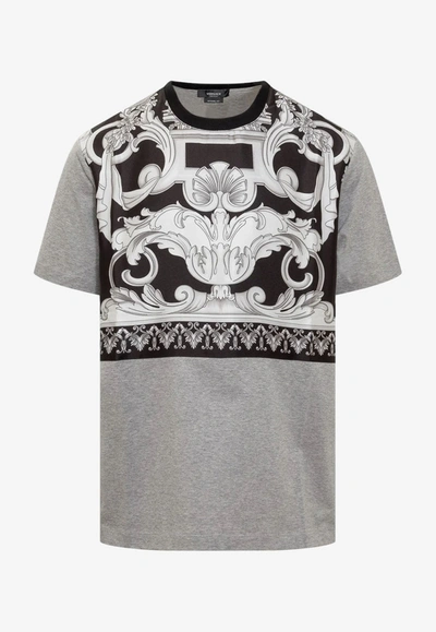 Versace Baroque Printed Crewneck T-shirt In Gray
