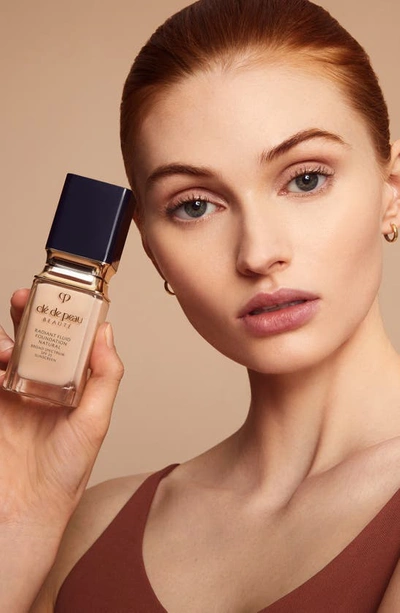 Shop Clé De Peau Beauté Beauté Radiant Fluid Natural Foundation In I10 - Very Light Ivory