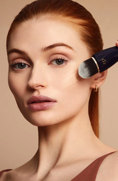 Clé De Peau Beauté Radiant Fluid Natural Foundation In O30 - Medium Ocher