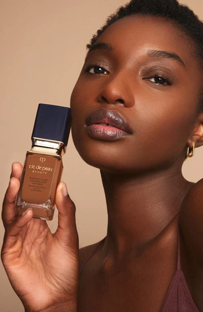 Clé De Peau Beauté Radiant Fluid Natural Foundation In O30 - Medium Ocher