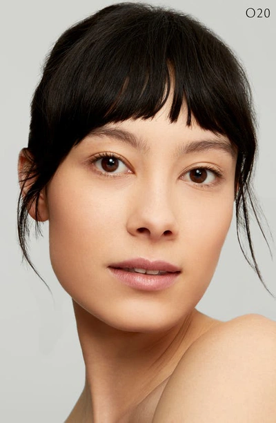 Clé De Peau Beauté Radiant Fluid Natural Foundation In O20 - Light Medium Ocher