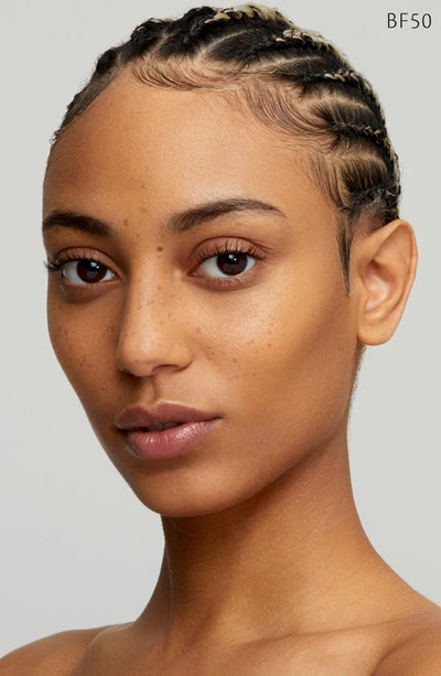 Clé De Peau Beauté Radiant Fluid Natural Foundation In Bf50 - Tan Buff