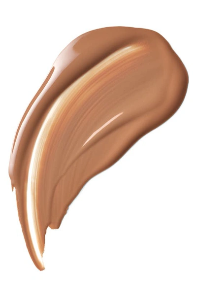 Shop Clé De Peau Beauté Beauté Radiant Fluid Natural Foundation In O50 - Tan Ocher