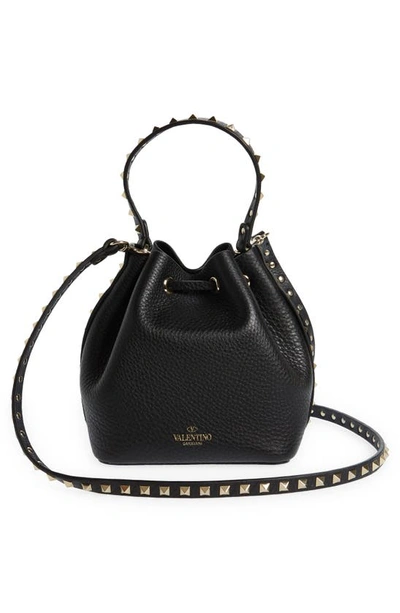Valentino Garavani Valentino Rockstud Grainy Leather Bucket Bag In Black