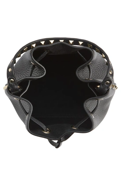 Valentino Garavani Valentino Rockstud Grainy Leather Bucket Bag In Black