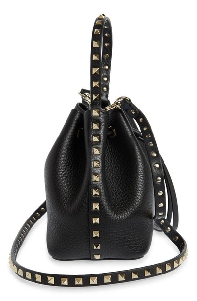 Valentino Garavani Valentino Rockstud Grainy Leather Bucket Bag In Black