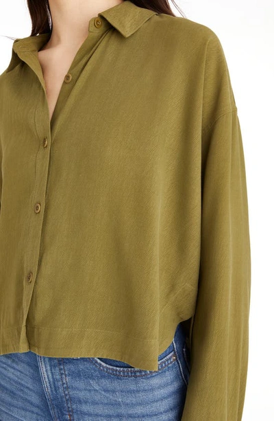 Shop Madewell Lusterweave Hartfield Crop Shirt In Classic Olive
