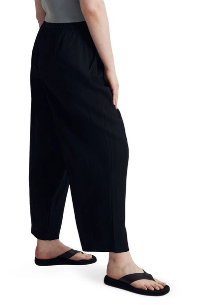 Madewell Crinkled Straight Leg Crop Crepe Pants In True Black