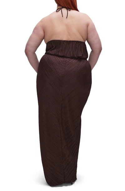 Shop Good American Always Fits Plissé Maxi Skirt In Dark Cocoa001