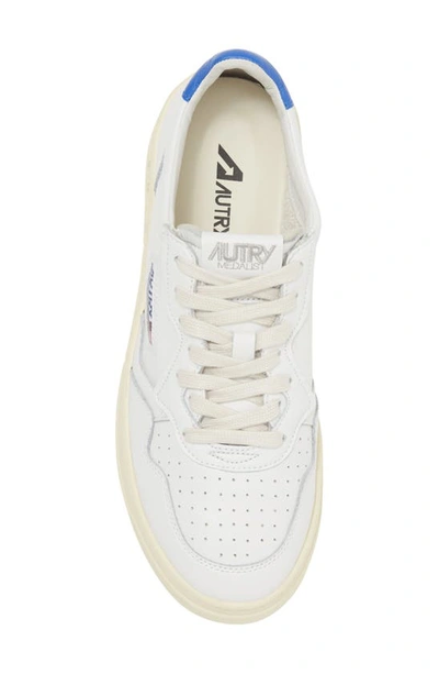 Shop Autry Medalist Low Sneaker In Leather White/ Blue