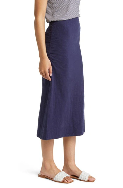 Caslon Softly Ruched Midi Skirt In Navy Peacoat
