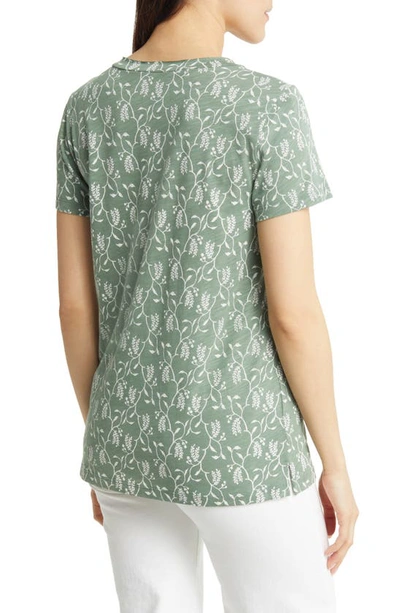 Caslon Short Sleeve V-neck T-shirt In Green Dune- Ivory Vines